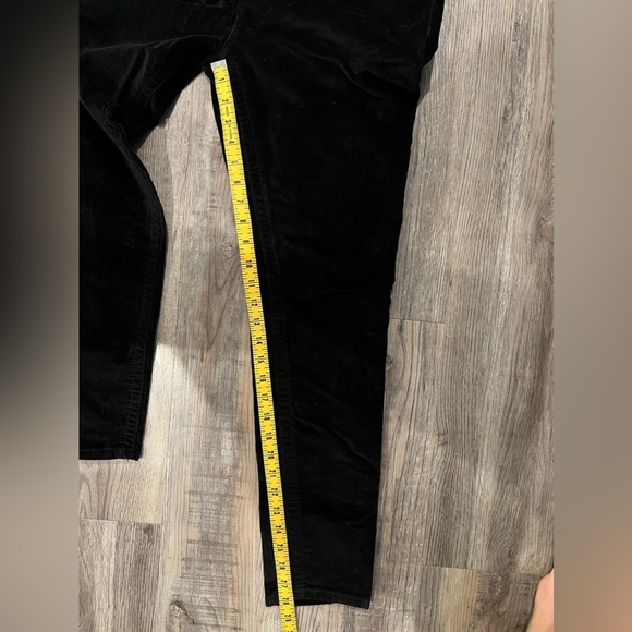 Black velvety pants. - Picture 4 of 6